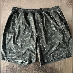 lululemon 9” Inseam Lined Shorts Black Camo Print (XXL)